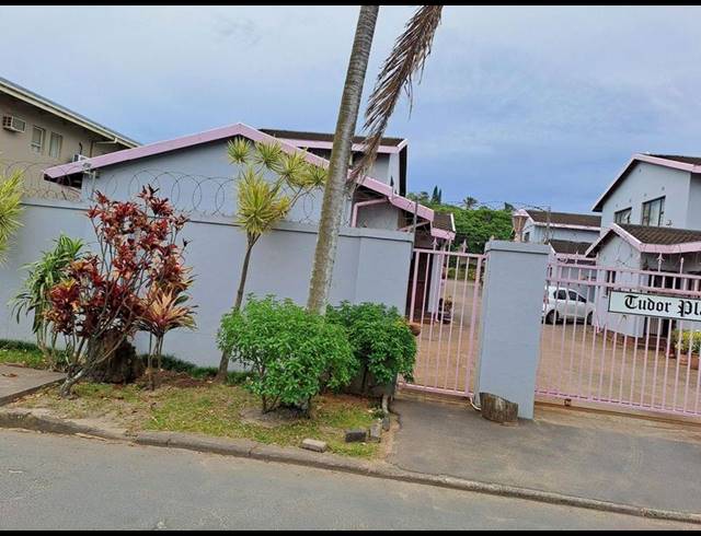 3 BEDROOM TOWNHOUSE FOR SALE IN UVONGO BEACH